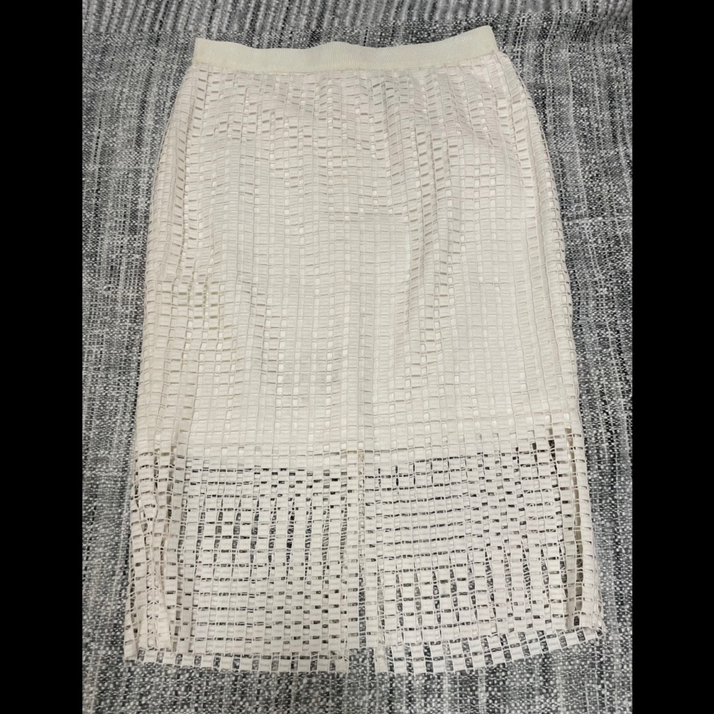 Ann Taylor White Pencil Skirt with Crochet Overlay Size 6